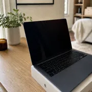 Anton_44: Выбирал MacBook Air 13,6 дюйма на M3, смотрел версию в цвете Midnight для работы. Я долго выбирал между разными вариантами памяти и уже с...